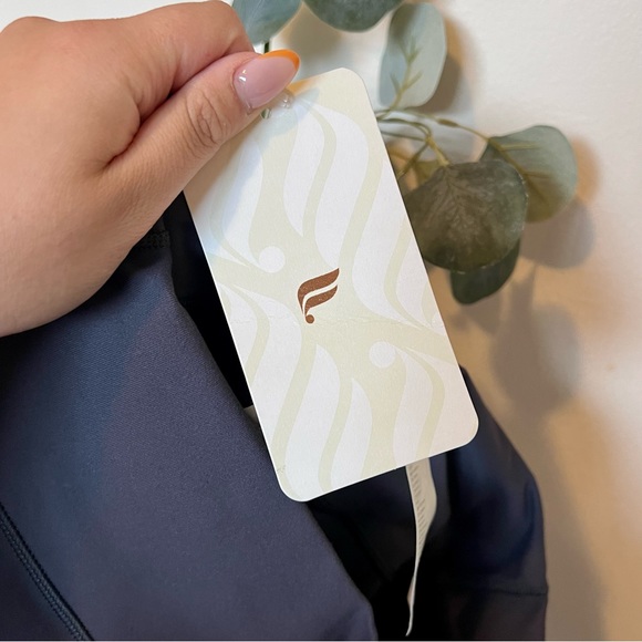 NWT Fabletics Leggings - Picture 9 of 9